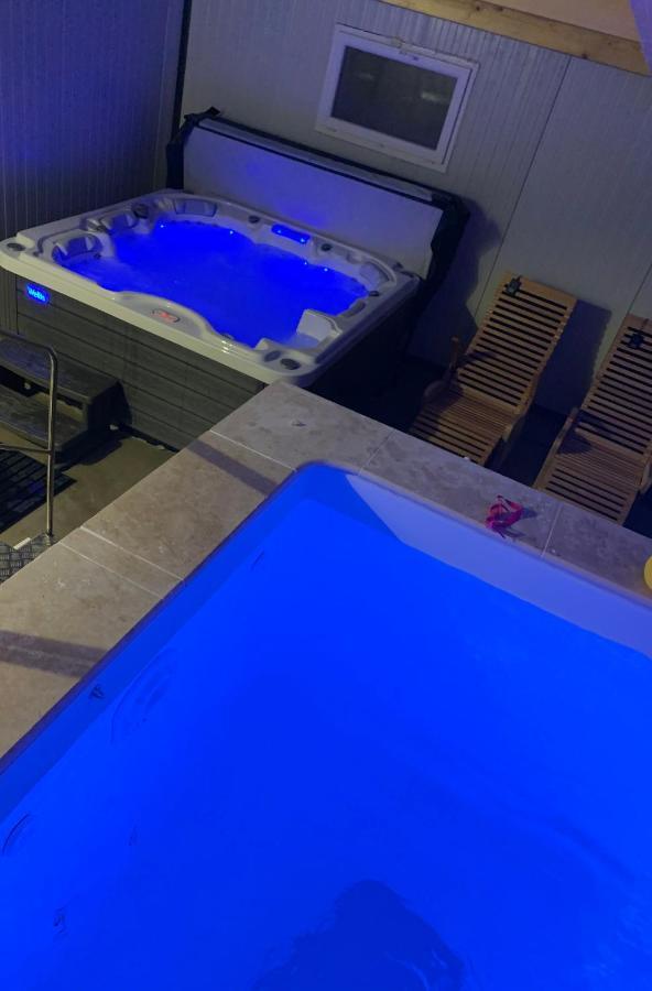 Vakantiehuis 5 Pers Avec 2h Espace Bien-etre Privatise Inclus Dans Le Prix De La Nuit 80m2 De Detente Équilly